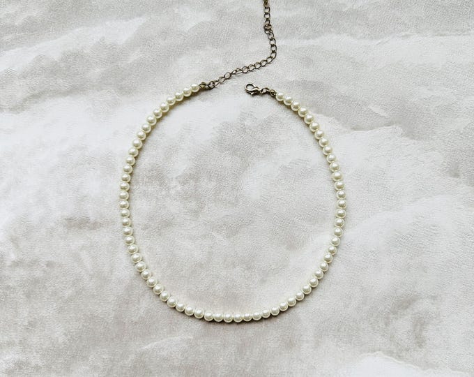 Delicate vintage faux pearl necklace | Short 90s bridal choker strand