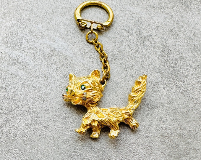 Vintage gold-tone cat keychain, green rhinestone eyes, 1960s charm gift, signed KA, cute retro kitty keyring, collectible gift for her