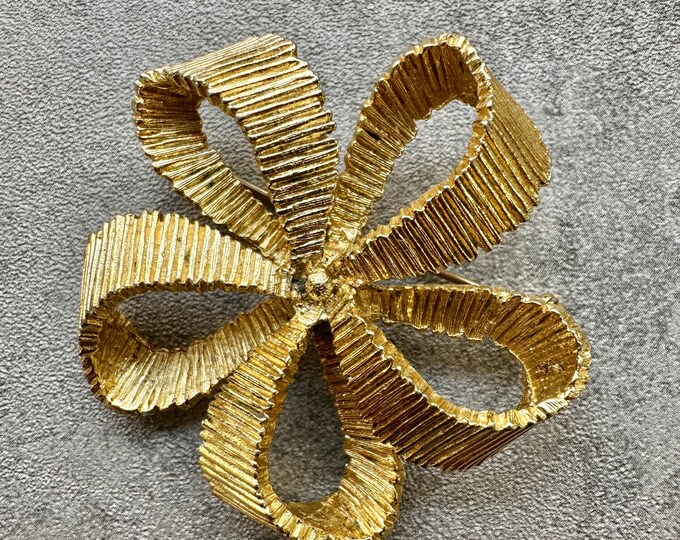 Sphinx Bow Brooch, Vintage Gold Plated Ribbon Pin, 2 Inch Diameter