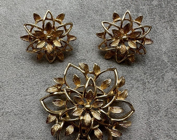 Sarah Coventry Signed 1980s Vintage Floral Brooch and Earring Set