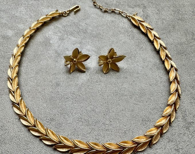 Vintage Trifari Signed Gold Plated Necklace and Clip On Earrings Set 1970s Leaf and Floral Design Jewellery