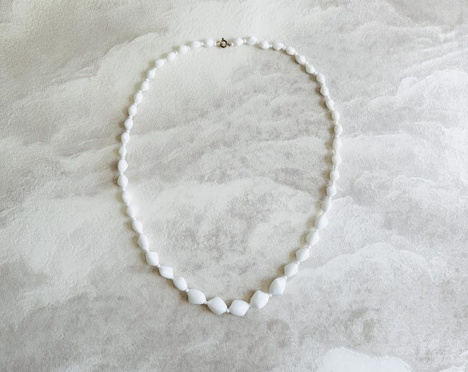 1950s Vintage White Milk Glass Bead Necklace, Mid-Century Quiet Luxury, Bridal Jewellery, Cottagecore charm, English Vintage Jewellery