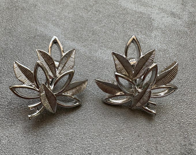 Vintage 1960s Sarah Coventry Silver Leaf Clip On Earrings, Signed Mid-Century Modernist Jewellery, Sculptural Botanical Studs, Gift for Her
