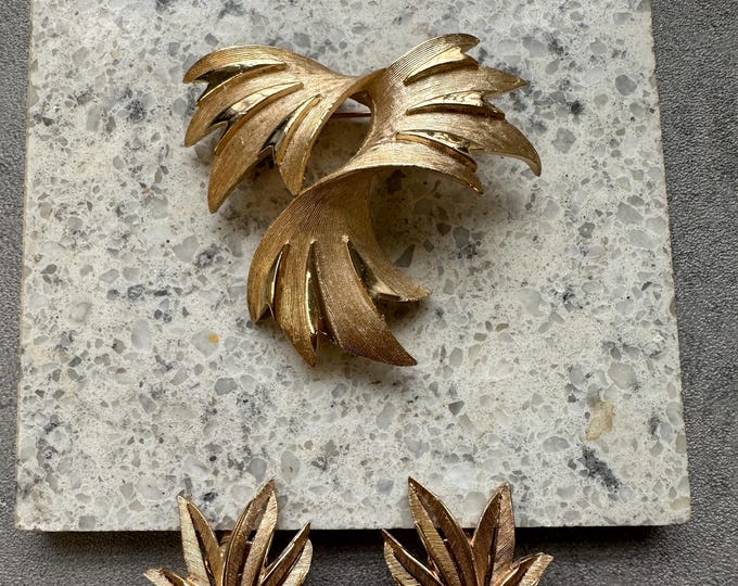 Vintage Crown Trifari Demi-Parure | Gold Leaf Brooch & Clip-On Earrings Set | Mid Century Designer Jewellery