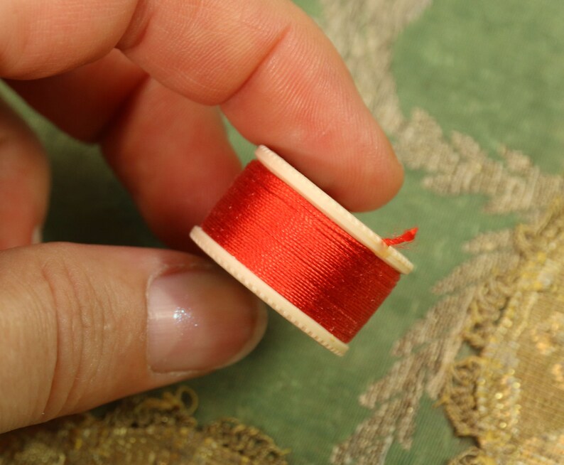 1 Vintage Pure Silk Buttonhole Twist Shade 136 C Thread Spool - Etsy