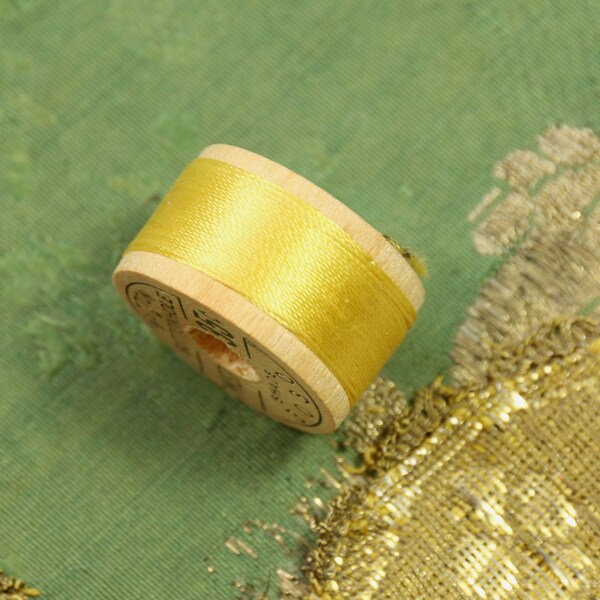 1 vintage pure silk buttonhole 3030 twist thread spool  yellow pale shade 10 yards size D Belding Corticelli
