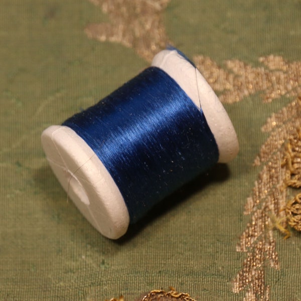 1 spool sapphire blue vintage thick pure silk thread embroidery buttonhole rich shade fly tying 20 yard unused spool new old stock