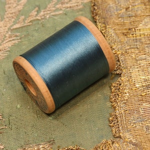 Vintage pure silk thread 182 teal gray blue 100 yards unused spool wooden new old stock belding heminway fly tying