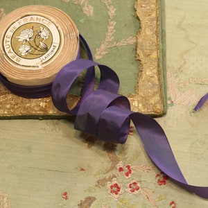 1 yard French rayon acetate vintage ribbon trim 1950 1&quot;  millinery hat trim flapper cloche&quot; violet iridescent wired edges ribbonwork soft