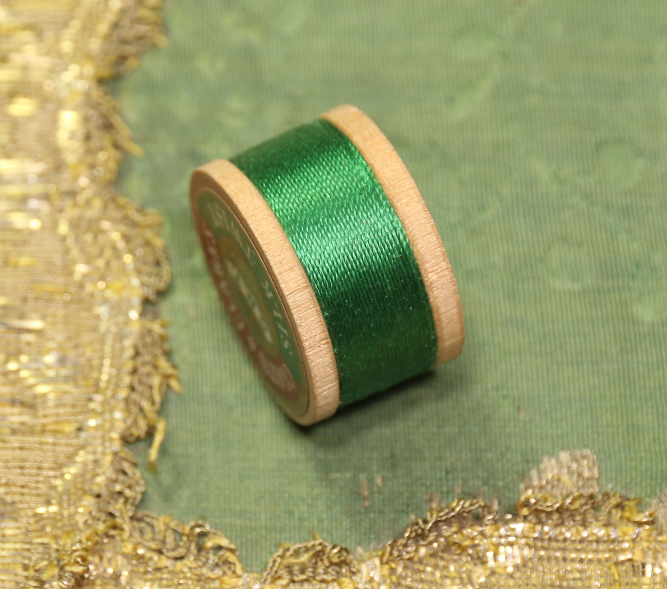 1 vintage pure silk buttonhole 64 a twist thread spool warm green shade 10 yards size D Coats clark  18