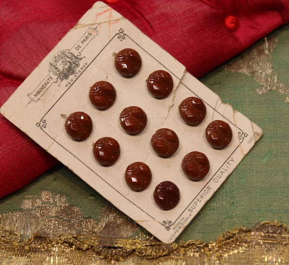 Nouveauté de Paris Card of 11 Glass Buttons Nouveauté de Paris Card of 11 Glass Buttons