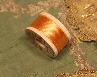 1 vintage pure silk buttonhole 2302 twist thread spool peachy gold shade 10 yards size D Belding Corticelli