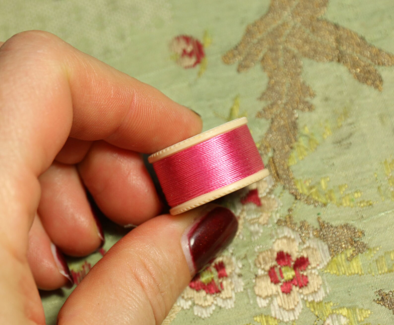 1 Vintage Pure Silk Buttonhole Twist Shade 32 B Thread Spool Etsy