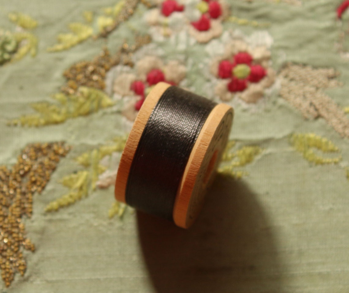 1 Vintage Pure Silk Buttonhole Twist Thread Spool 7980 Etsy