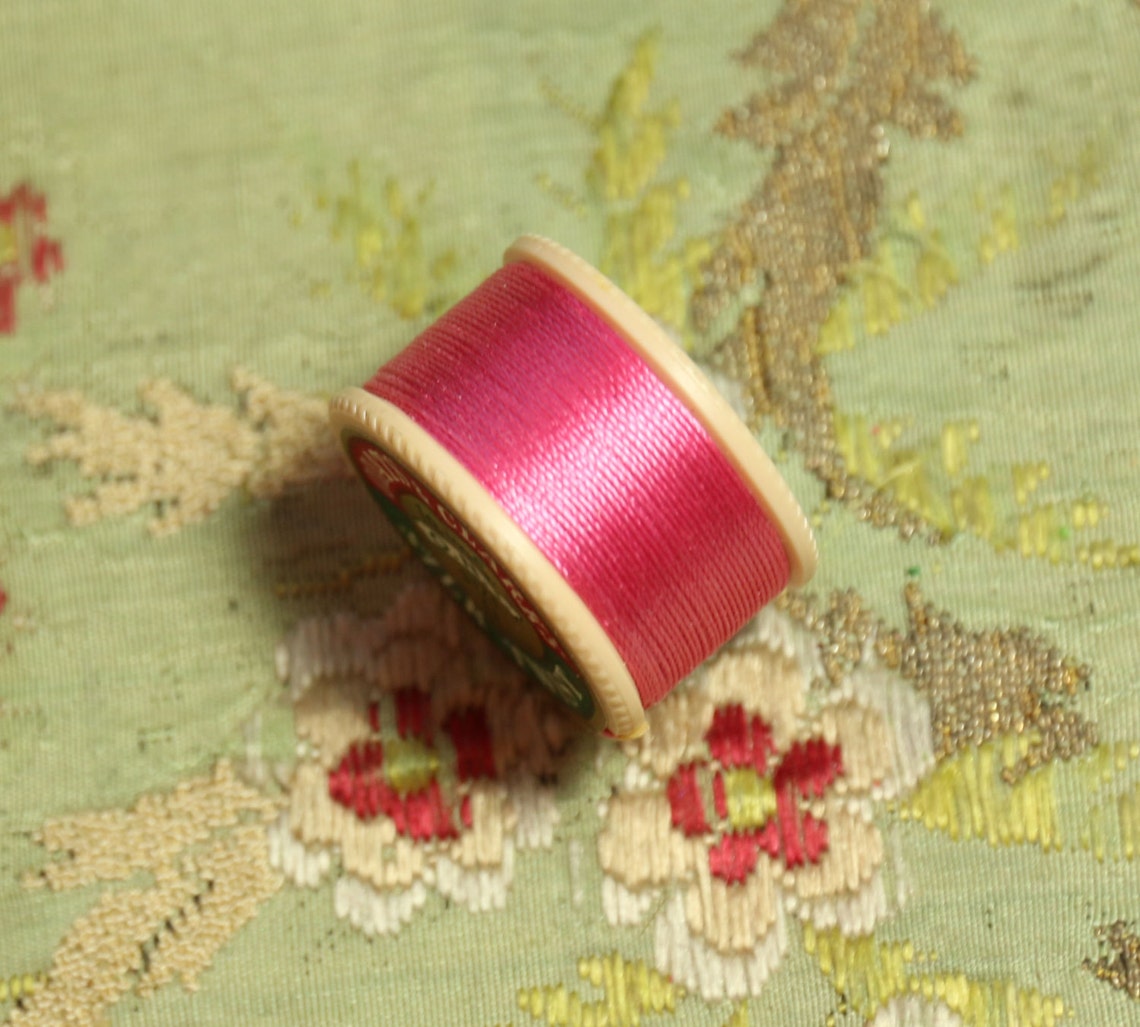1 Vintage Pure Silk Buttonhole Twist Shade 32 B Thread Spool Etsy