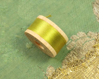 1 vintage pure silk buttonhole 9125 twist thread spool limerick poison chartreuse gold green shade 10 yards size D Belding Corticelli
