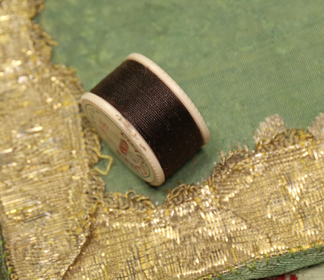 1 Vintage Pure Silk Buttonhole Twist Thread Spool Deep Brown Etsy
