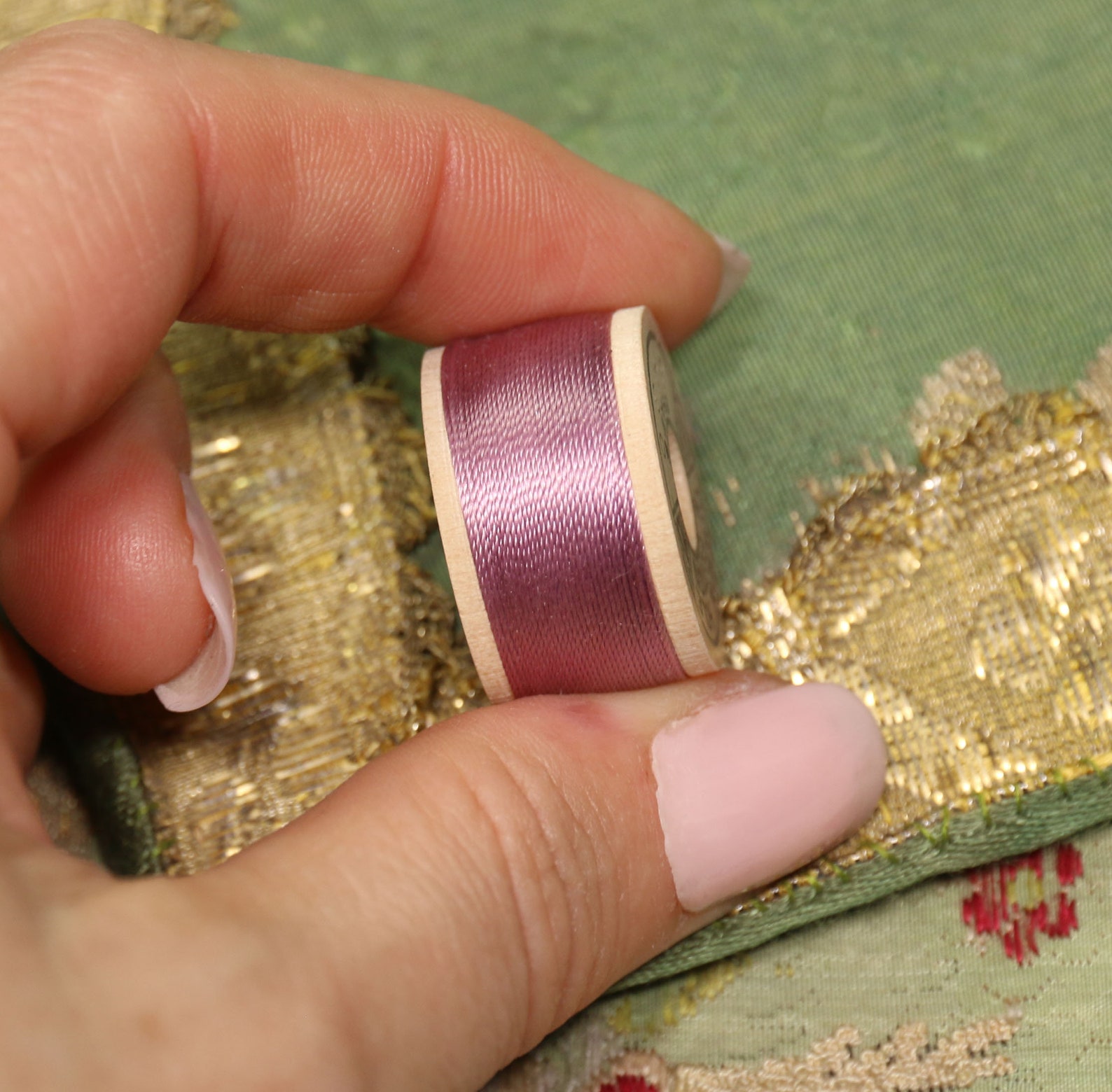 1 Vintage Pure Silk Buttonhole Twist Thread Spool Violette Etsy