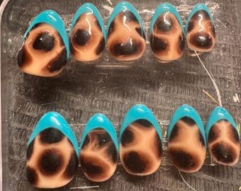 Uñas postizas hechas a mano color carey azul con punta francesa estilo Y2K Badbpressed