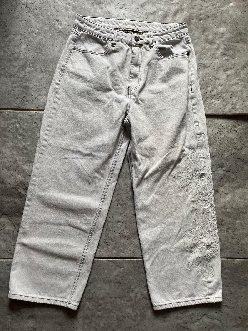 Vaqueros Ed Hardy x Urban Outfitters con bordado de dragón / Vaqueros vintage Y2K de estilo streetwear / Vaqueros estampados en color blanco roto Talla 30W 30L imagen 10