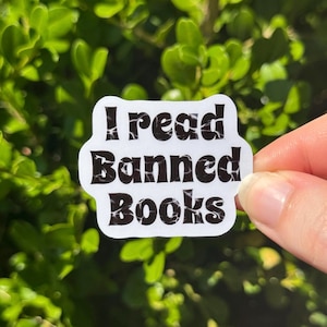 Ich lese verbotene Bücher Aufkleber, Leseaufkleber, Kindle Aufkleber, Bücherwurm Aufkleber, Geschenke für Buchliebhaber, Geschenke für Leser, Laptop Aufkleber