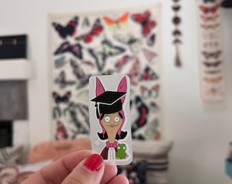 Pegatina de graduación de Louise Belcher / Calcomanía de graduación inspirada en Bob's Burgers / Divertido regalo de graduación con dibujos animados