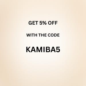 Puede incluir: Texto en un fondo beige que dice "GET 5% OFF WITH THE CODE KAMIBAS". El texto est&aacute; en negrita y en color negro. El fondo tiene un efecto degradado, pasando de un beige claro a un tono ligeramente m&aacute;s oscuro.