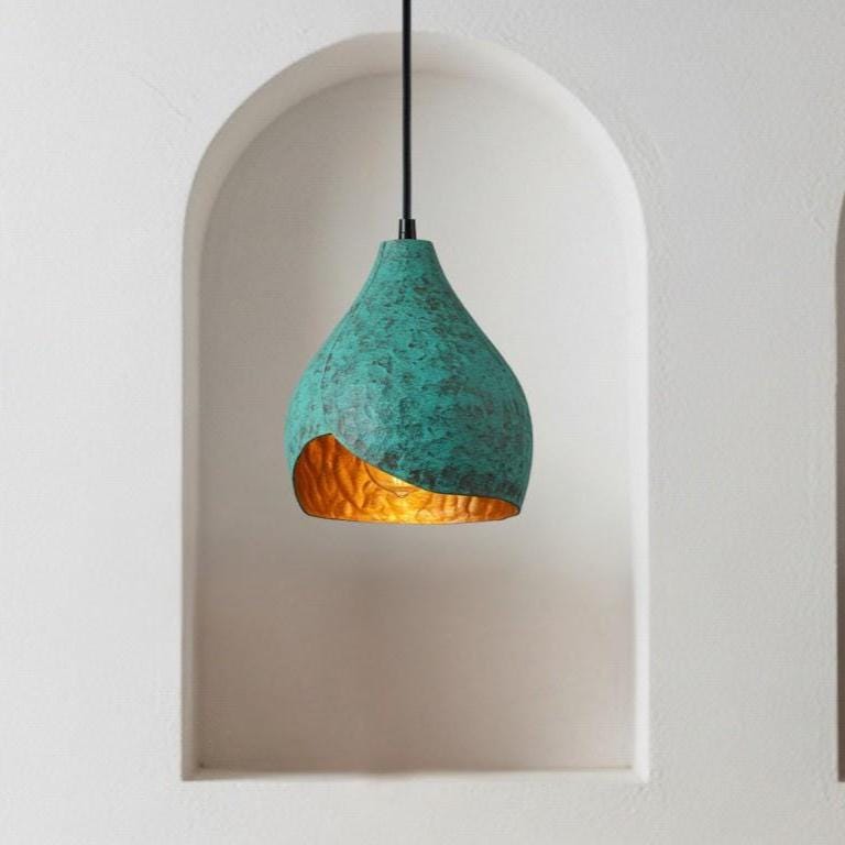 Lampe à suspension dôme faite main en laiton patiné bleue - Éclairage de cuisine marocaine