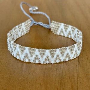 Wit Zilver Geweven Kralen Armband Driehoek Design