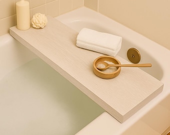 Whitewashed Oak Bathtub Tray – Rustic Farmhouse Bath Caddy, Soaking Tub Shelf for Wine, Candles & Books, Relaxing Bathroom Decor