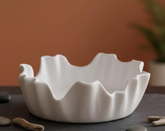 Wavy Tray – White Eco Ceramic Resin Bowl – Handmade Minimalist Decorative Dish