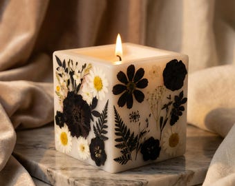 Natural Soy Wax Candle with Dried Flowers – Dark Botanical Candle – Eco Friendly Candle – Aesthetic Home Decor – Unique Gift for Her