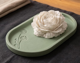 Floral Candle & Tray Gift Set – Handmade Soy Flower Candle with Decorative Dish – Self Care Gift Box, Relaxation Ritual Decor, Unique Gift