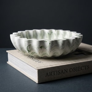 Jesmonite Scallop Bowl – Aesthetic Home Decor – Minimalist Tray – Handmade Decorative Bowl