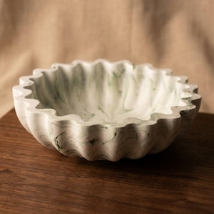 Jesmonite Scallop Bowl – Aesthetic Home Decor – Minimalist Tray – Handmade Decorative Bowl