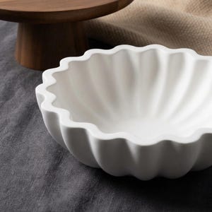 Jesmonite Scallop Bowl – Aesthetic Home Decor – Minimalist Tray – Handmade Decorative Bowl
