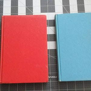 2 Young Girl's Series books Hearts in Trim by Lavinia Davis 1954, The Paris Hat by Mary Cunningham 1957, FREE SHIPPING