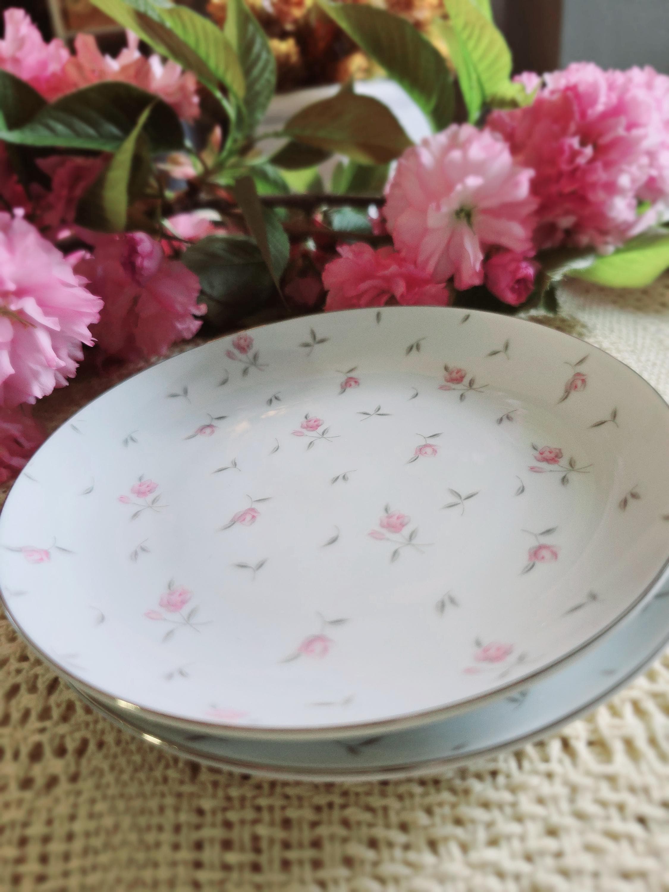 ヴィンテージフローラルディナープレート – 2枚セット | シルバー