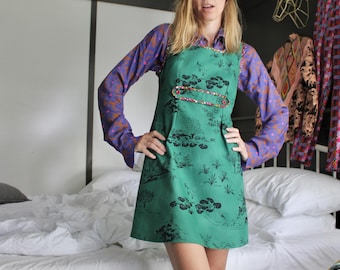 Vestido recto estilo años 60 con estampado Forest Frolic Toile, zorros y ciervos