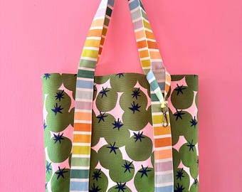 Bolso tote mediano de estilo maximalista con estampado de tomates