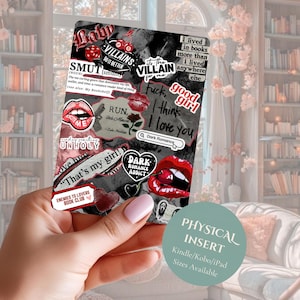 Op de afbeelding: Een rechthoekige sticker met een donkere esthetische collage met rode accenten. De tekst bevat "Villains do it better", "I lived in books", "Smut", "Good girl", "Dark Romance Addict" en "Enemies to Lovers Book Club" naast afbeeldingen van lippen, kersen en rozen.