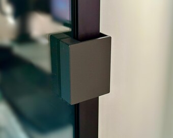 Keep-a-Noodle Sliding Door Lock for Reptile Enclosures – Secure Glass Enclosure Clip (Fits Dubia & More)