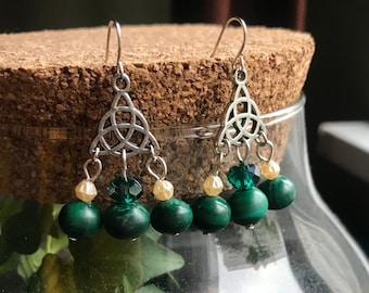 Viking knot and Malachite earrings - Green malachite and  celtic knot ornament  dangle earrings