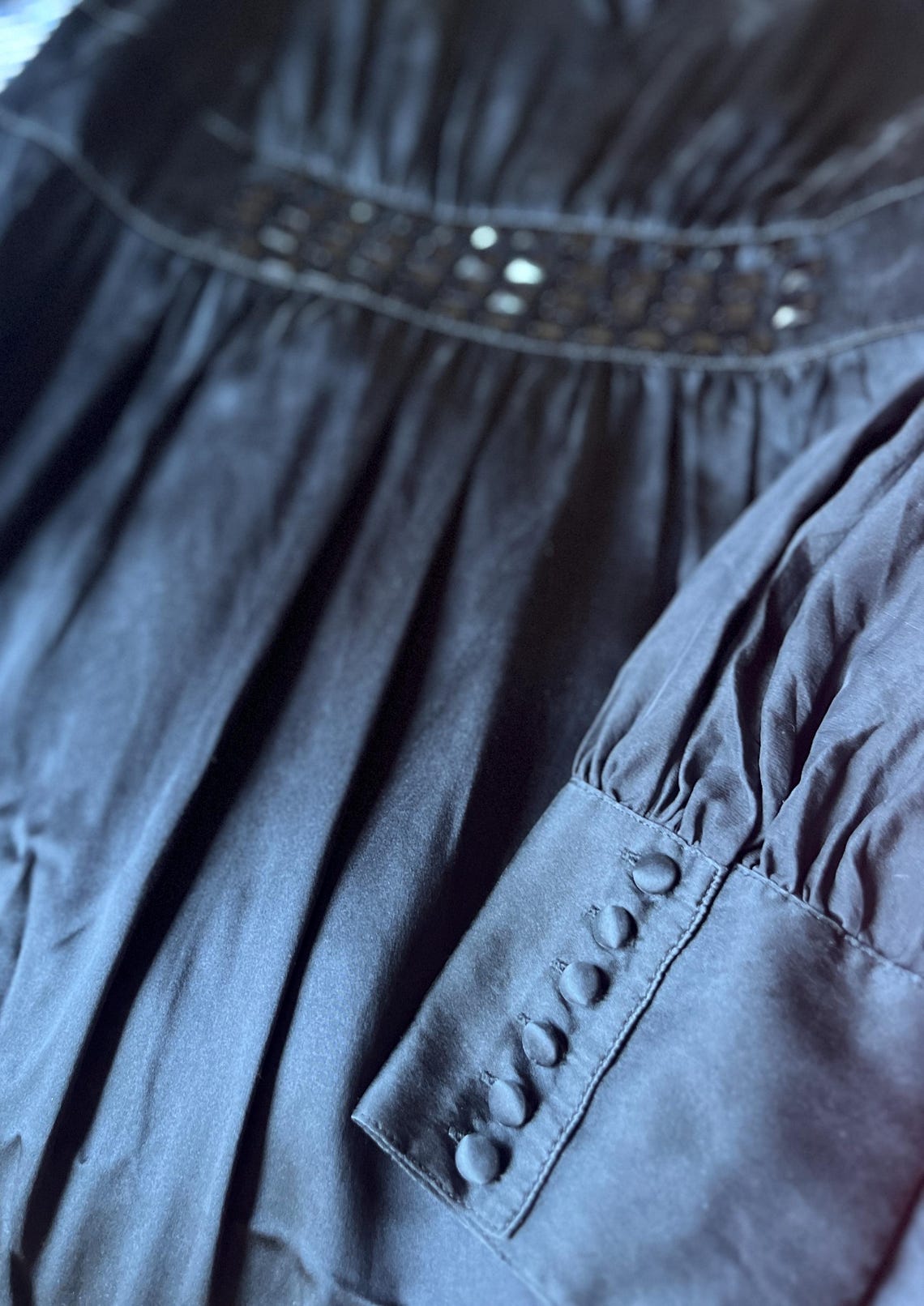 Black Silk Embellished dress size M, foto 2 di 5