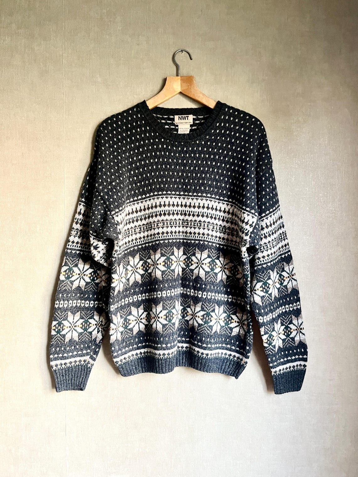 Vintage Northwest Territory ornamented Nordic wool Sweater Size L, foto 1 di 5