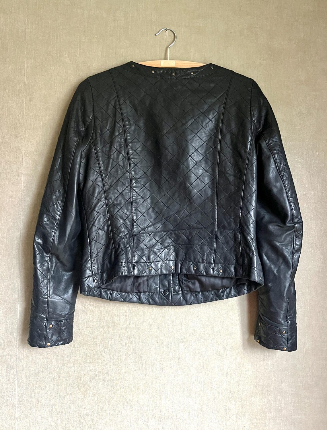 Vintage Quilted studded Short leather jacket size M, foto 2 di 5