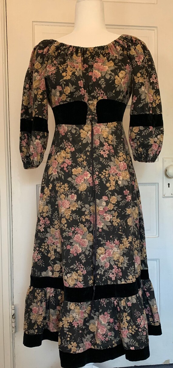 Vintage 70’s Gunne Sax-inspired bohemian dark flor