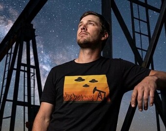 Camiseta OVNI al atardecer en Dakota del Norte