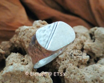 Signet Ring Sterling Silver  Hammered.Signet Silver Ring.Mens Signet Ring.Signet Ring Womens.Oval signet ring - ElenadE