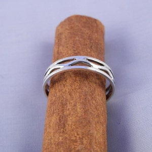 Modern Minimal Ring.Wave Silver Ring - ElenadE